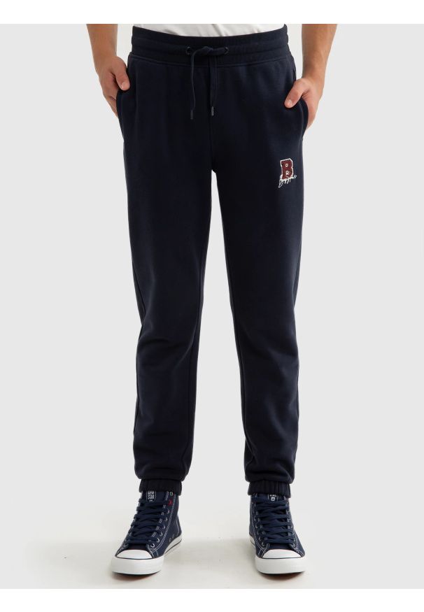 Big-Star - Spodnie chłopięce dresowe granatowe Letterp 403. Kolor: niebieski. Materiał: dresówka. Styl: młodzieżowy, retro, sportowy, elegancki