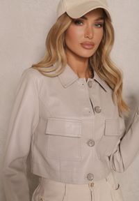 Renee - Beżowa Koszulowa Kurtka z Ekoskóry o Krótkim Kroju z Kieszeniami Sesadoris. Kolor: beżowy. Materiał: jeans. Długość rękawa: długi rękaw. Długość: krótkie. Styl: elegancki