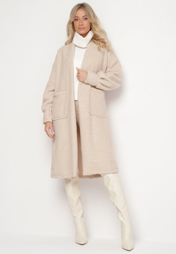 Born2be - Jasnobeżowy Płaszcz Boucle Niezapinany Zopho. Okazja: na co dzień. Kolor: beżowy. Materiał: jeans, tkanina. Styl: klasyczny, casual, elegancki