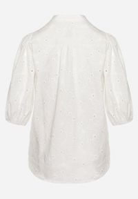 Born2be - Biała Bluzka Bawełniana z Ażurowym Wzorem Guzikami i Rękawami 3/4 Ipratea. Kolor: biały. Materiał: bawełna. Wzór: ażurowy