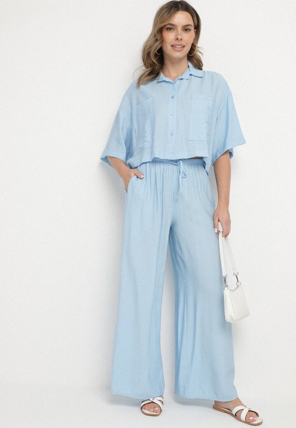 Born2be - Niebieski Wiskozowy Komplet Oversize Koszula z Krótkim Rękawem i Spodnie Dovilissea. Kolor: niebieski. Materiał: wiskoza
