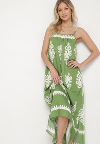 Born2be - Zielona Sukienka o Rozkloszowanym Kroju na Ramiączkach w Etniczny Wzór Revoniae. Okazja: na co dzień. Typ kołnierza: dekolt w kształcie V. Kolor: zielony. Długość rękawa: na ramiączkach. Styl: casual, elegancki #6