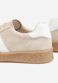 Renee - Beżowe Skórzane Sneakersy Typu Tenisówki Ozdobione Paskami Brethanthei. Okazja: na co dzień. Zapięcie: pasek. Kolor: beżowy. Materiał: skóra. Wzór: aplikacja #6