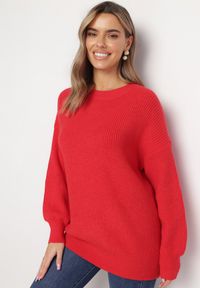 Born2be - Czerwony Sweter Oversize z Okrągłym Dekoltem Ravo. Kolor: czerwony. Sezon: zima #2