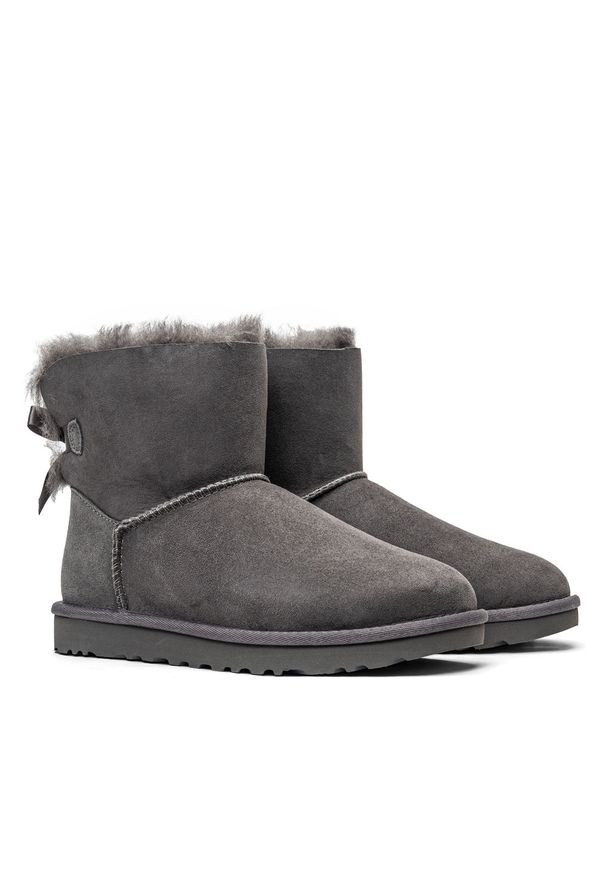 Ugg - Buty zimowe damskie UGG W Mini Bailey Bow II (1016501-GREY). Okazja: na plażę. Kolor: szary. Materiał: materiał. Sezon: zima. Styl: młodzieżowy