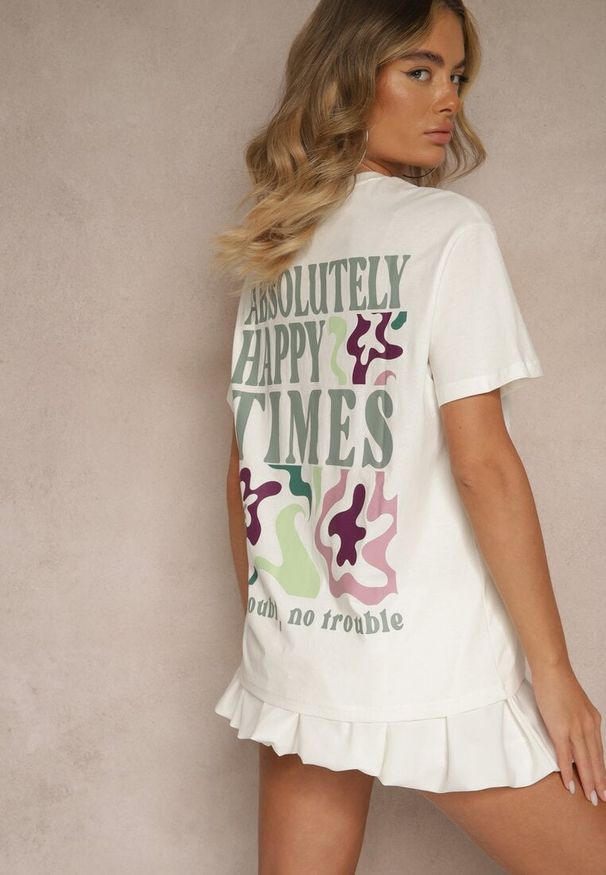 Renee - Biały T-shirt z Bawełny o Kroju Oversize Fillinea. Okazja: na co dzień. Kolor: biały. Materiał: bawełna. Wzór: napisy, aplikacja. Styl: klasyczny, casual