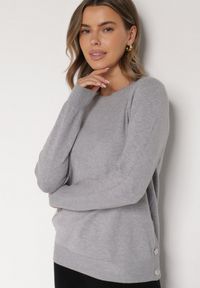 Born2be - Szary Sweter z Guzikami z Boku Tusiana. Okazja: na co dzień. Kolor: szary. Materiał: jeans. Styl: casual, klasyczny #1