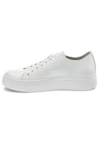 Białe Sneakersy Nessi Klasyczne Skórzane Buty Damskie. Okazja: na co dzień. Kolor: biały. Materiał: skóra. Szerokość cholewki: normalna. Wzór: aplikacja. Obcas: na platformie. Styl: klasyczny #6