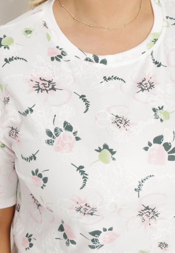 Born2be - Biały T-shirt Koszulka z Krótkim Rękawem w Kwiaty Nleessa. Okazja: na co dzień. Kolekcja: plus size. Kolor: biały. Materiał: jeans. Długość rękawa: krótki rękaw. Długość: krótkie. Wzór: kwiaty. Styl: elegancki, casual