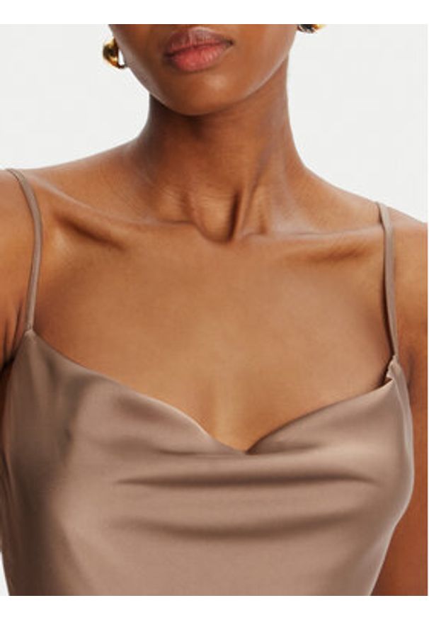 BARDOT - Bardot Sukienka wieczorowa Monroe Cowl Neck Maxi 59709DB3 Brązowy Regular Fit. Kolor: brązowy. Materiał: syntetyk. Styl: wizytowy. Długość: maxi