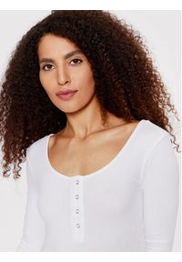 Pieces Bluzka Kitte 17101437 Biały Slim Fit. Kolor: biały. Materiał: bawełna #3