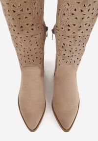 Born2be - Ciemnobeżowe Kozaki Kowbojki na Stożku z Ażurową Cholewką Uria. Okazja: na co dzień. Kolor: beżowy. Materiał: zamsz, jeans. Szerokość cholewki: normalna. Wzór: ażurowy. Obcas: na stożku. Styl: casual #4