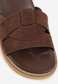 Renee - Ciemnobrązowe Klapki VICES z Geometryczną Cholewką Lorazeiros. Okazja: na co dzień. Kolor: brązowy. Materiał: jeans. Wzór: geometria. Sezon: lato. Obcas: na płaskiej podeszwie. Styl: casual #5