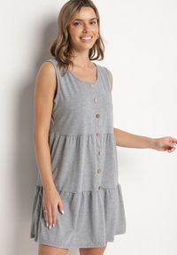 Born2be - Szara Sukienka o Rozkloszowanym Kroju na Szerokich Ramiączkach z Guzikami Saniella. Okazja: na co dzień. Kolor: szary. Długość rękawa: na ramiączkach. Typ sukienki: rozkloszowane. Styl: klasyczny, casual, elegancki #3