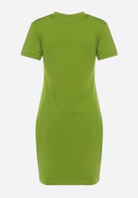 Born2be - Zielona Bawełniana Sukienka T-shirtowa o Dopasowanym Kroju Maristar. Okazja: na co dzień. Kolor: zielony. Materiał: bawełna. Długość rękawa: krótki rękaw. Typ sukienki: dopasowane. Styl: casual, elegancki #3