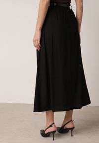 Born2be - Czarna Wiskozowa Spódnica o Rozkloszowanym Kroju z Rozcięciem i Paskiem Jaelia. Okazja: na co dzień, na spotkanie biznesowe, do pracy. Kolor: czarny. Materiał: wiskoza. Styl: casual, biznesowy, elegancki #6