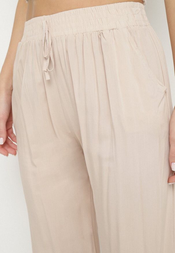 Born2be - Beżowe Wiskozowe Szerokie Spodnie z Wysokim Stanem Ozdobione Wiązaniem Lisozi. Okazja: na co dzień. Stan: podwyższony. Kolor: beżowy. Materiał: wiskoza. Wzór: aplikacja. Styl: casual, elegancki