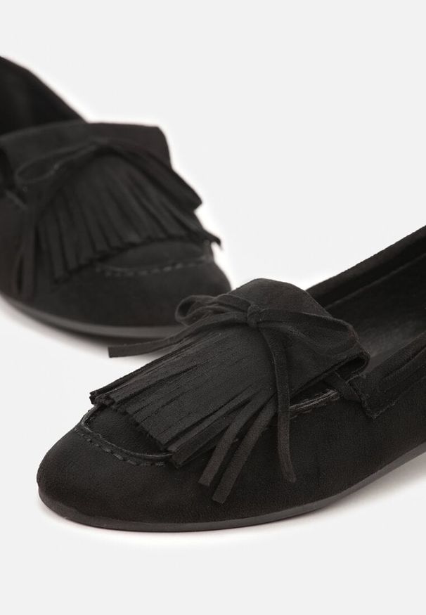 Renee - Czarne Mokasyny z Kokardą i Frędzlami Ivandellia. Okazja: na co dzień. Kolor: czarny. Materiał: jeans. Styl: casual, klasyczny