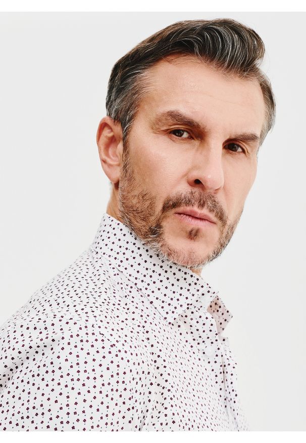Pako Lorente - PAKO LORENTE – Biała koszula męska w mikrowzór. Kolor: biały. Materiał: bawełna, elastan. Długość rękawa: długi rękaw. Długość: długie. Sezon: wiosna, lato