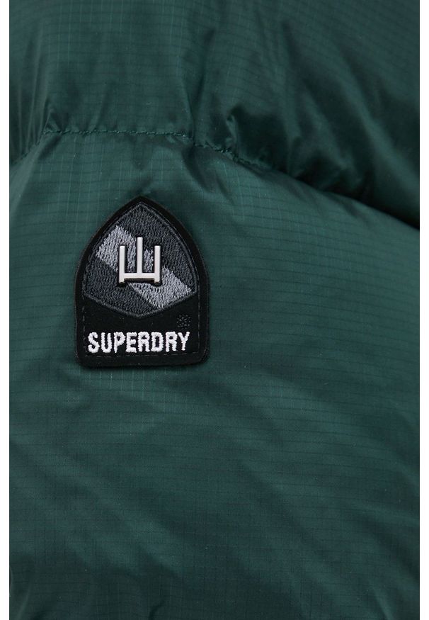 Superdry Kurtka puchowa kolor zielony zimowa. Okazja: na co dzień. Kolor: zielony. Materiał: puch. Wzór: gładki. Sezon: zima. Styl: casual