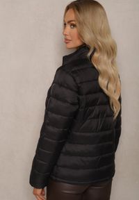 Renee - Czarna Kurtka Podwójna Pikowana i Wiatrówka z Odpinanym Kapturem oraz Ściągaczami Ravalorine. Okazja: na co dzień. Kolor: czarny. Materiał: jeans. Styl: klasyczny, elegancki, casual #5