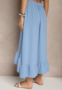 Renee - Niebieska Spódnica z Przedłużonym Tyłem Zdobiona Falbanami i Guzikami Maleira. Okazja: na co dzień. Kolor: niebieski. Wzór: aplikacja. Styl: boho, elegancki, casual