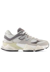 Buty młodzieżowe New Balance GC9060GY - szare. Okazja: na uczelnię, na co dzień. Kolor: szary. Materiał: materiał, syntetyk, guma. Szerokość cholewki: normalna. Sport: turystyka piesza #1