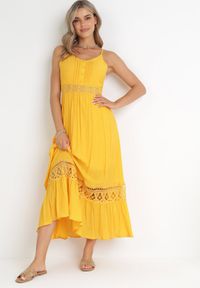 Born2be - Żółta Rozkloszowana Sukienka z Koronką na Ramiączkach Sawita. Kolor: żółty. Materiał: koronka. Długość rękawa: na ramiączkach. Wzór: koronka. Styl: wakacyjny #3