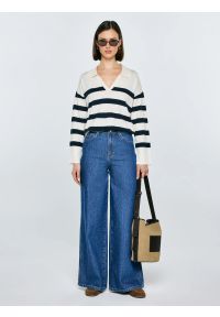 Big-Star - Sweter damski polo w pasy kremowo-czarne Alina 100. Okazja: na co dzień. Typ kołnierza: polo. Kolor: biały. Materiał: skóra, wiskoza. Wzór: gładki, paski. Styl: casual, elegancki #4