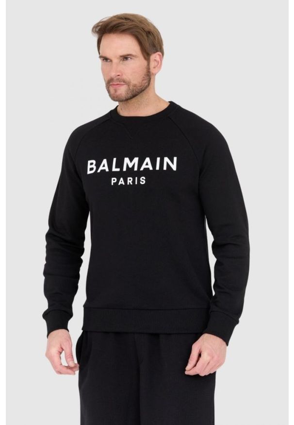 Balmain - BALMAIN Czarna bluza męska z dużym białym logo. Kolor: czarny