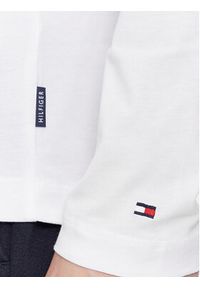 TOMMY HILFIGER - Tommy Hilfiger Longsleeve Arch Varsity MW0MW34252 Biały Regular Fit. Kolor: biały. Materiał: bawełna. Długość rękawa: długi rękaw