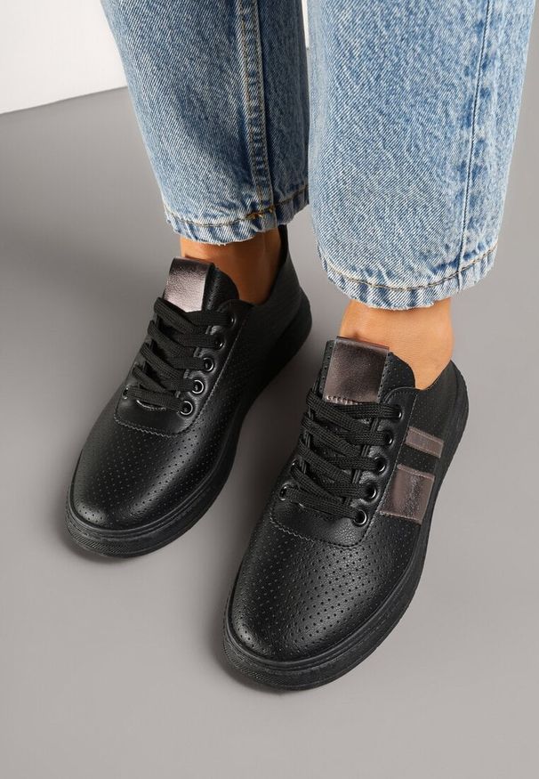 Renee - Czarne Tenisówki Ozdobione Paskami Meloti. Okazja: na co dzień. Zapięcie: pasek. Kolor: czarny. Materiał: jeans. Wzór: aplikacja. Obcas: na płaskiej podeszwie. Styl: klasyczny, elegancki, casual