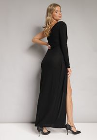 Born2be - Czarna Metaliczna Sukienka Maxi o Asymetrycznym Fasonie z Kopertowym Dekoltem Ozelbia. Kolor: czarny. Materiał: materiał. Długość rękawa: długi rękaw. Typ sukienki: kopertowe, asymetryczne. Długość: maxi #4