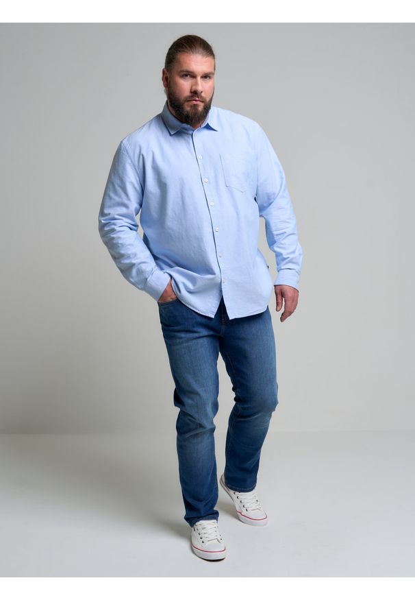 Big-Star - Koszula męska z tkaniny typu oxford jasnoniebieska Trixi 400. Okazja: na co dzień. Kolor: niebieski. Materiał: tkanina. Wzór: gładki. Styl: sportowy, casual, klasyczny, elegancki
