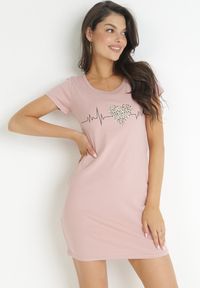 Born2be - Jasnoróżowa Dopasowana Sukienka T-shirtowa z Nadrukiem i Kieszeniami Asala. Kolor: różowy. Długość rękawa: krótki rękaw. Wzór: nadruk. Długość: mini
