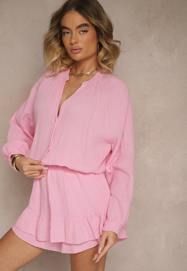 Renee - Różowy Kombinezon z Bawełny ze Spódnico-Spodenkami i Guzikami oraz Gumką w Talii Vimatthea. Okazja: na co dzień. Kolor: różowy. Materiał: bawełna. Styl: casual, elegancki