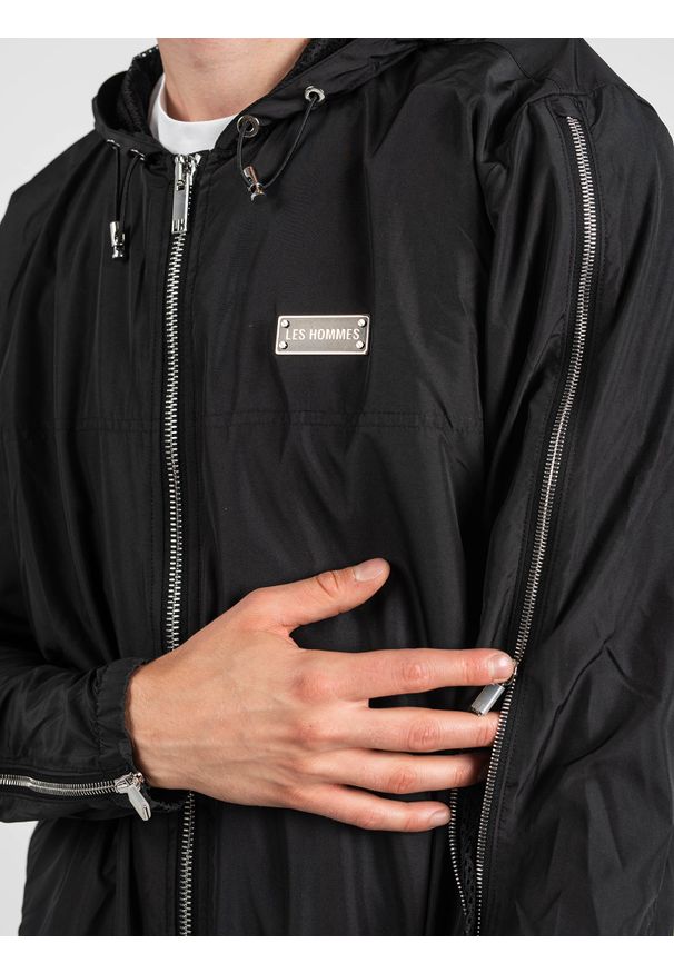 Les Hommes Kurtka "Windbreaker" | LKO312 250U | Light Weight Windbreaker | Mężczyzna | Czarny. Okazja: na co dzień. Typ kołnierza: kaptur. Kolor: czarny. Materiał: materiał. Styl: casual