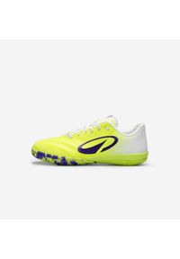 KIPSTA - Buty do piłki nożnej halowej dla dzieci Kipsta Ginka Pro. Kolor: fioletowy, zielony, wielokolorowy, żółty. Materiał: kauczuk. Wzór: gładki. Sport: piłka nożna