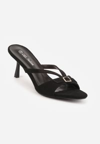 Renee - Czarne Klapki na Szpilce w Eleganckim Stylu Zdobione Klamerką Ilaseise. Okazja: na randkę. Kolor: czarny. Materiał: satyna. Wzór: aplikacja. Sezon: lato. Obcas: na szpilce. Styl: elegancki. Wysokość obcasa: średni #4
