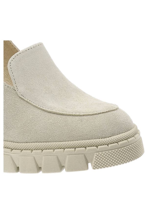 Beżowe Półbuty Armodo Eleganckie Buty Damskie. Okazja: na co dzień, na randkę. Zapięcie: bez zapięcia. Kolor: beżowy. Materiał: zamsz, skóra. Szerokość cholewki: normalna. Obcas: na słupku. Styl: elegancki