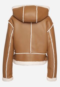 Born2be - Brązowa Krótka Kurtka Biker z Kapturem i Futrzanymi Wstawkami Daithia. Okazja: na co dzień. Typ kołnierza: kaptur. Kolor: brązowy. Materiał: futro. Długość: krótkie. Styl: casual #2