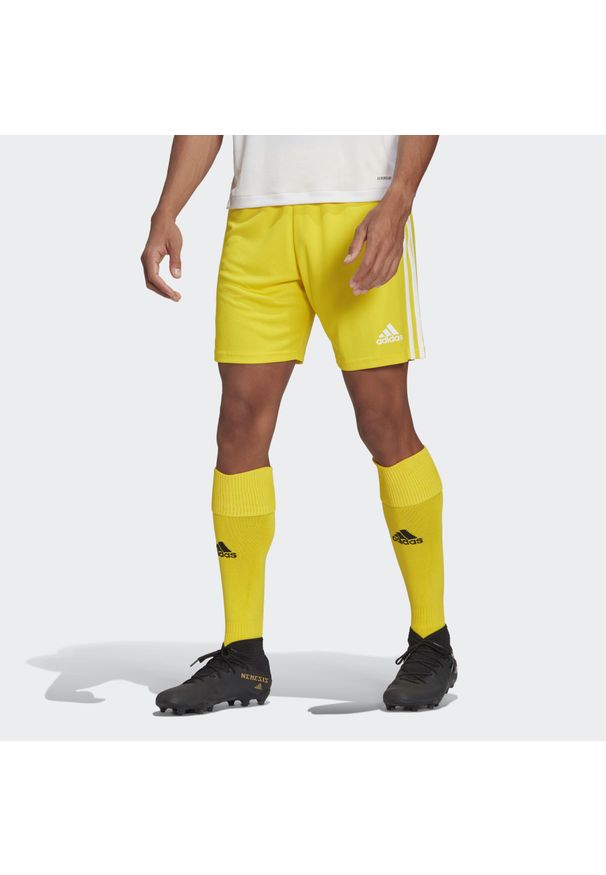 Adidas - Spodenki piłkarskie męskie adidas Squadra 21 Short. Kolor: biały, wielokolorowy, żółty. Sport: piłka nożna