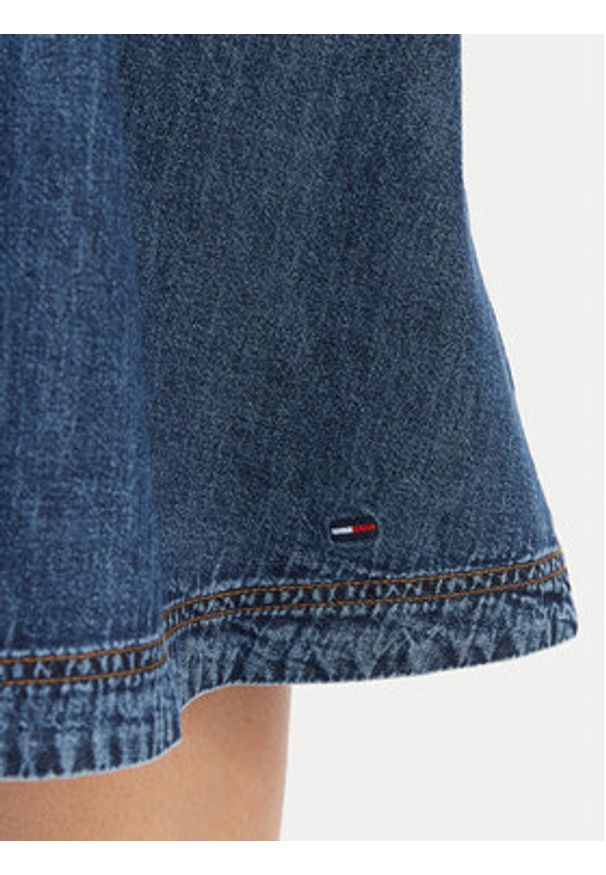 Tommy Jeans Sukienka jeansowa DW0DW22341 Niebieski A-Line Fit. Kolor: niebieski. Materiał: bawełna