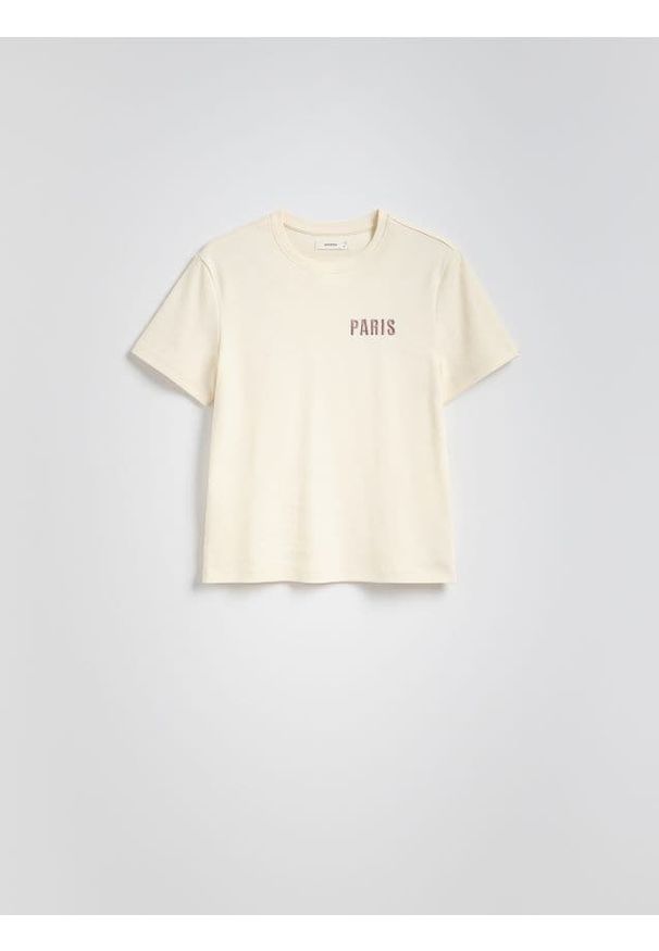 Reserved - T-shirt z haftem - złamana biel. Materiał: bawełna. Wzór: haft