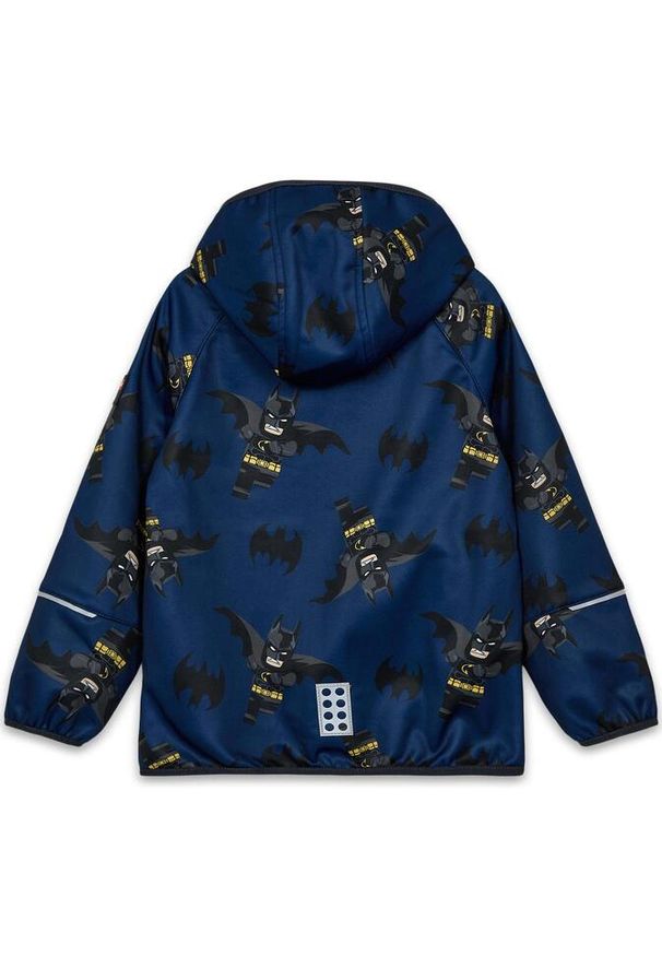 Kurtka Dziecięca Softshell LEGO BATMAN Scout 620 Granatowa. Kolor: niebieski. Materiał: softshell. Wzór: motyw z bajki. Styl: sportowy