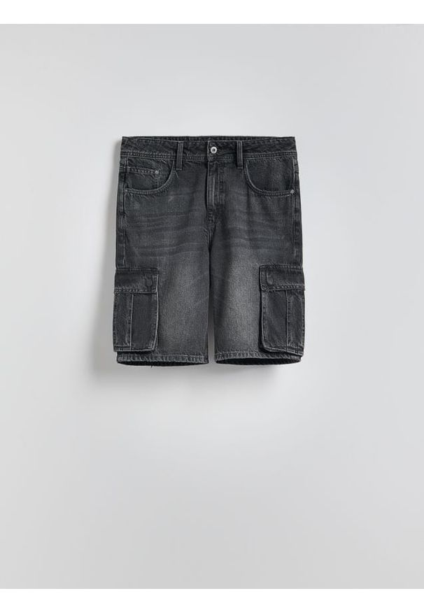 Reserved - Jeansowe szorty cargo - czarny. Kolor: czarny. Materiał: jeans