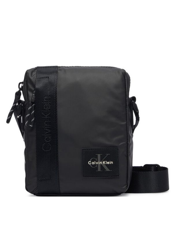 Calvin Klein Saszetka Rubberized Reporter LV04D3480G Czarny. Kolor: czarny. Materiał: materiał