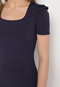 Born2be - Granatowa Sukienka o Dopasowanym Kroju z Bufiastymi Rękawami Aravitia. Okazja: na co dzień. Kolor: niebieski. Typ sukienki: proste, dopasowane. Styl: casual #2