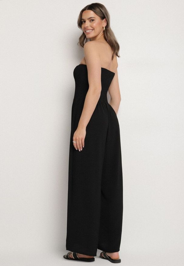 Born2be - Czarny Kombinezon Bez Rękawów z Szerokimi Nogawkami i Frędzlami Dovilla. Okazja: na co dzień. Kolor: czarny. Długość rękawa: bez rękawów. Styl: casual, elegancki, boho