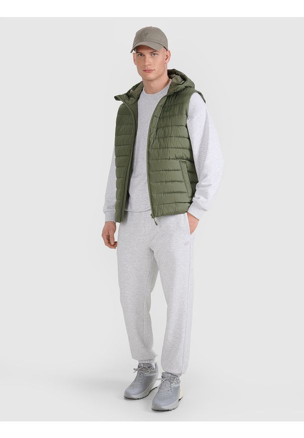 4f - 4F Bezrękawnik puchowy z wypełnieniem syntetycznym męski - khaki S. Okazja: na co dzień. Typ kołnierza: kaptur, kołnierzyk stójkowy. Kolor: oliwkowy, wielokolorowy, brązowy. Materiał: puch, syntetyk. Długość rękawa: bez rękawów. Długość: długie. Styl: sportowy, klasyczny, casual